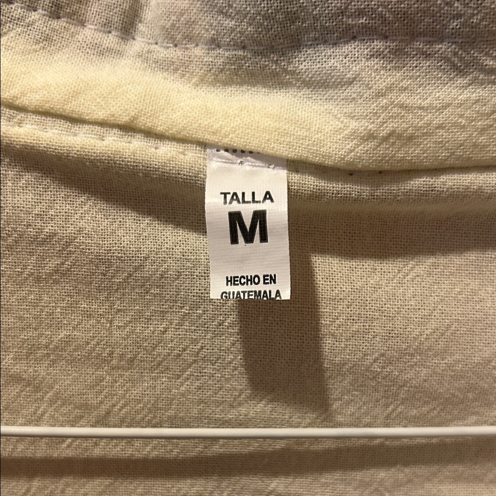 Men's Authentic Cream Guayabera Shirt Purchased in Antigua, Guatemala. Worn Once - Picture 2 of 3